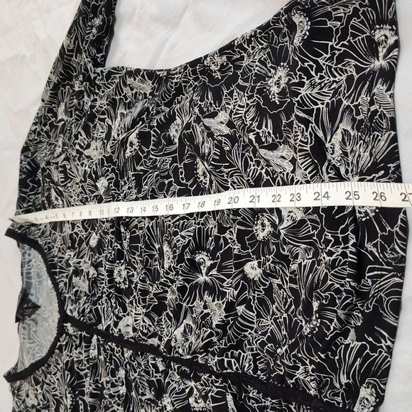 Lane Bryant Long Sleeve Nlack & White Floral V Neck Blouse Sz 18-20 Whimsygoth - Picture 8 of 11